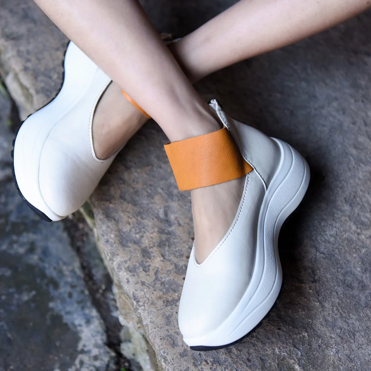 

Artmu Original Flat Platform Shoes Thick Heel Soft Soles Fashion Women Sports Sneakers Genuine Leather Black Flats Single Shoes