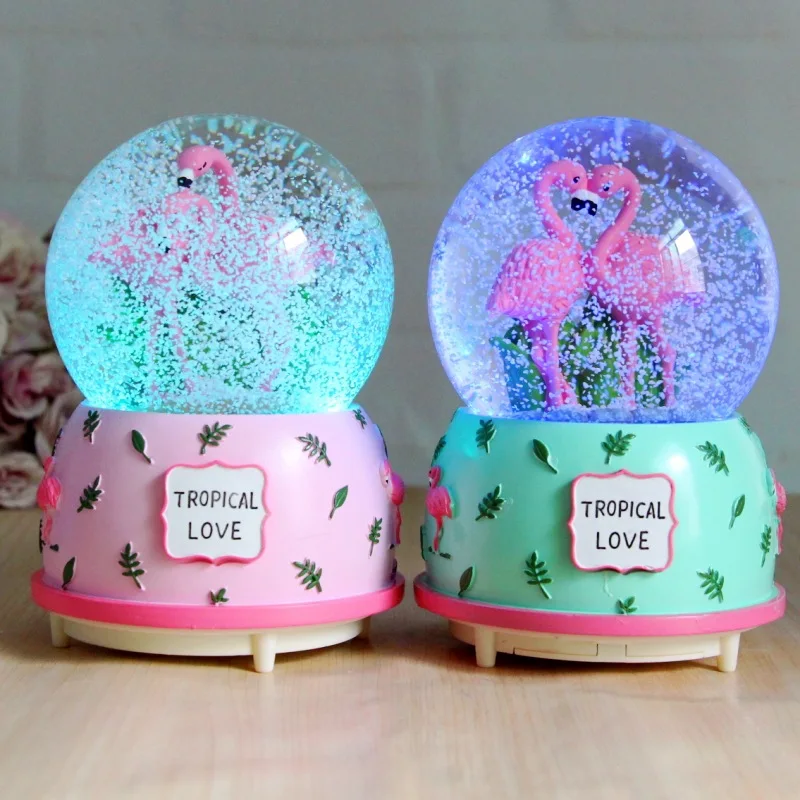 Beste Crystal Ball Besneeuwde muziekdoos Flamingo Roterende Met Verlichting Woonkamer Slaapkamer Home Decor Ornamenten