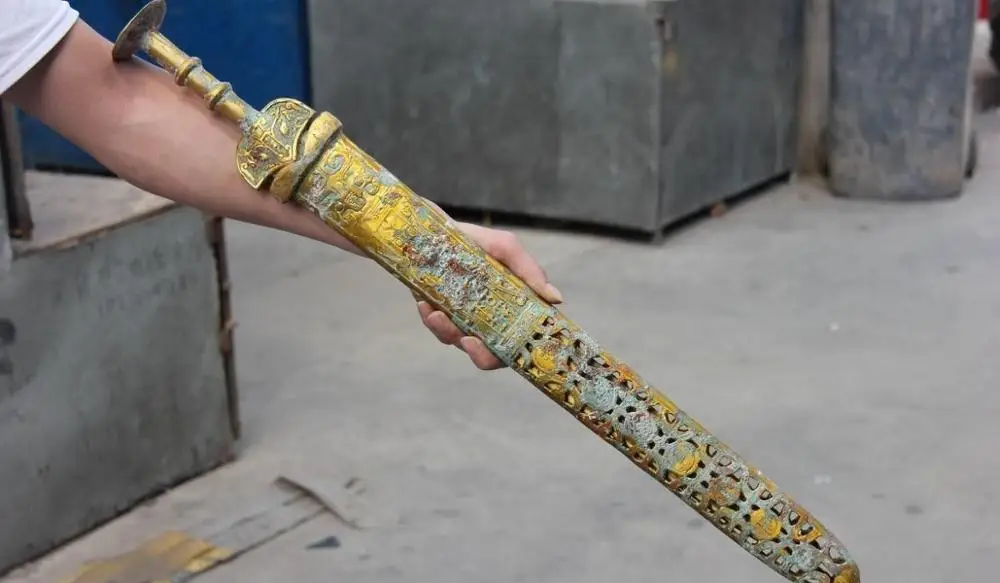 

27 China civil Collection old Bronze Gilt Warrior General Double-edged sword