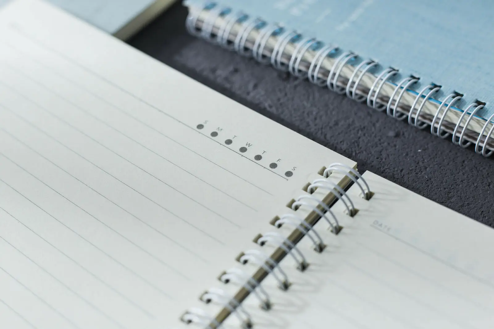 блокнот на спирали. календарь для планирования. система планирования буллет джорнал. бумажный планировщик. блокнот недельный планер.