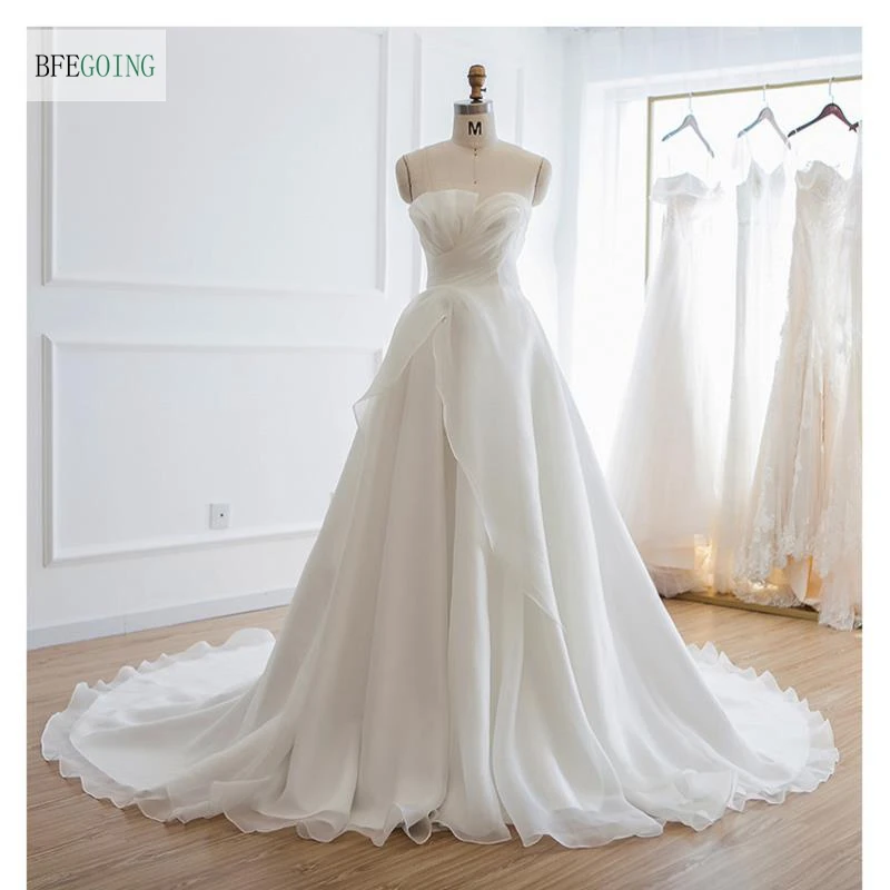 

Ivory Organza A-line Wedding Dresses Floor-Length Sleeveless Chapel Train Strapless Lace up Bridal Gown
