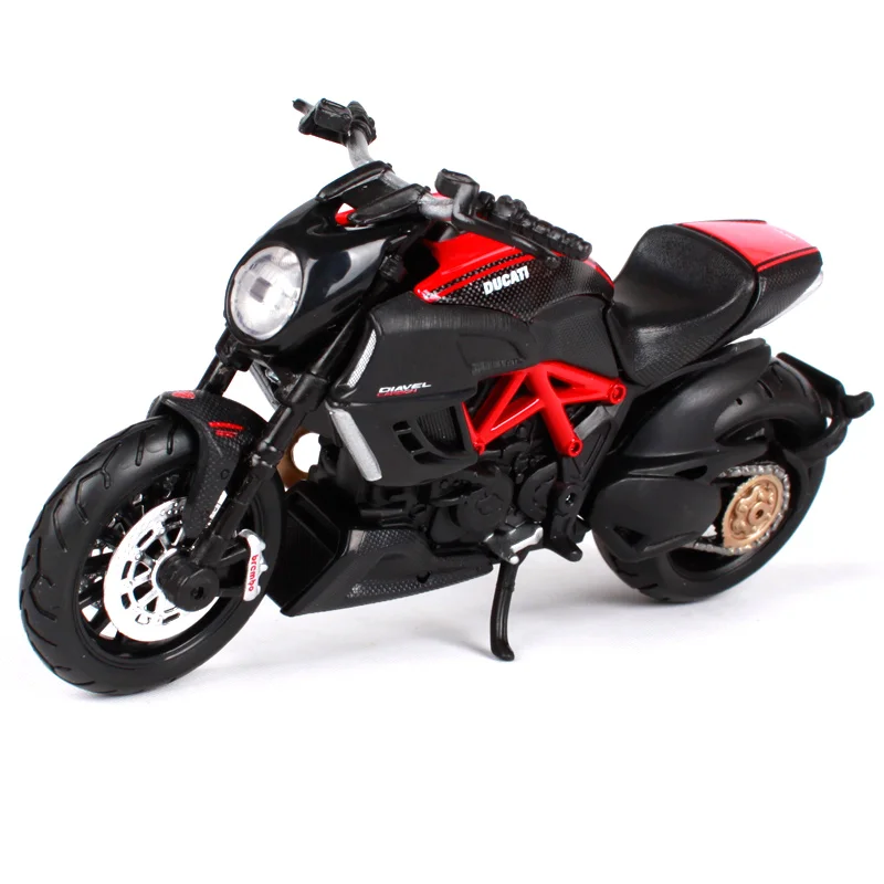 Ducati DIAVEL Carbone Moto Moulage sous Pression Modèle Échelle 1:18 Maisto 