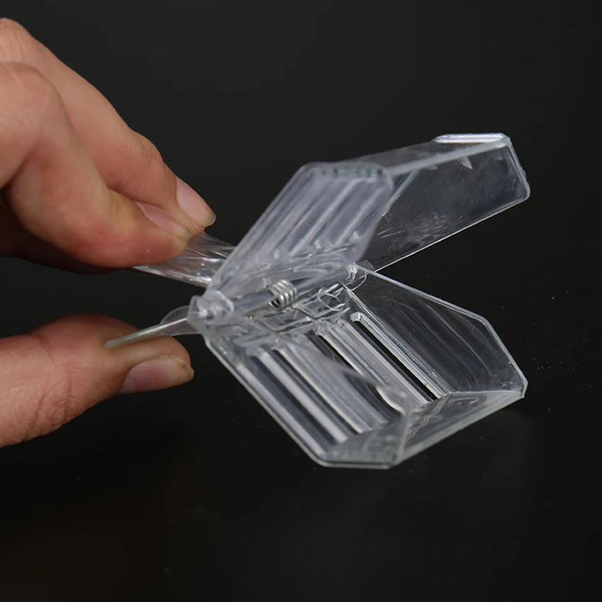 

1PC Plastic Queen Bee Cage Catcher Clip Bee Catcher Transparent Bee Cage Catcher Beekeeper Catching Tool Beekeeping Equipment