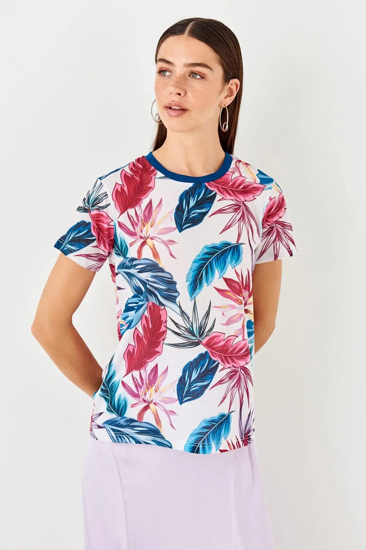 Trendyol разноцветные цветочные Украшенные Базовые Трикотажные футболки TWOSS19TS0033 |