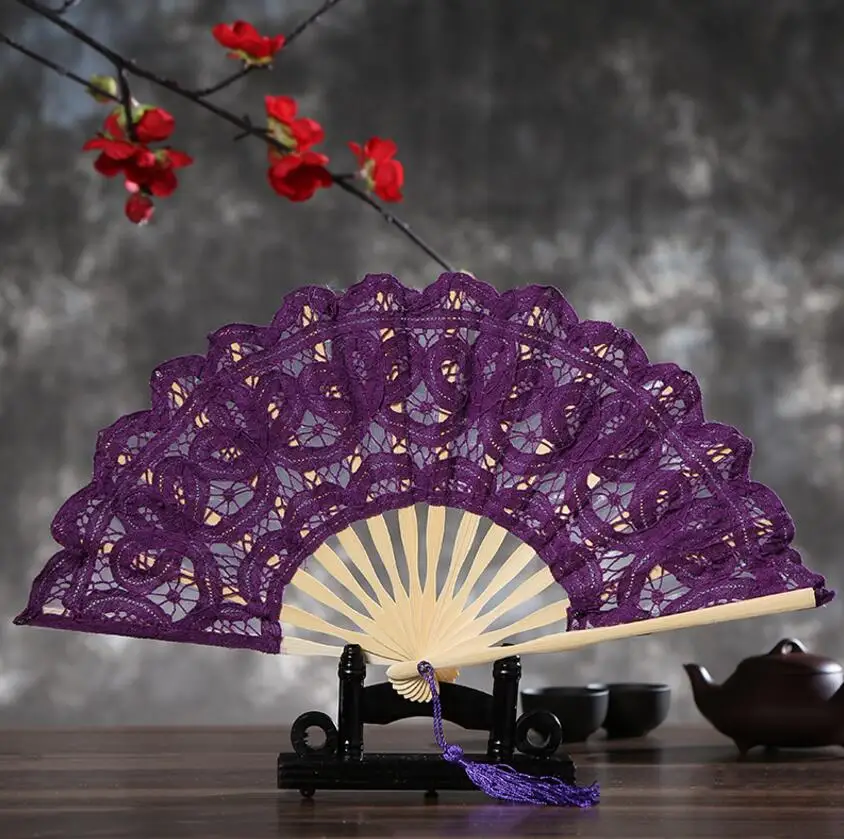 

2018 New Classic Retro Lace Fan Handmade Craft Bamboo Fan Western Wedding Bridal Hand Portable Dance Props Fan Lover Presents