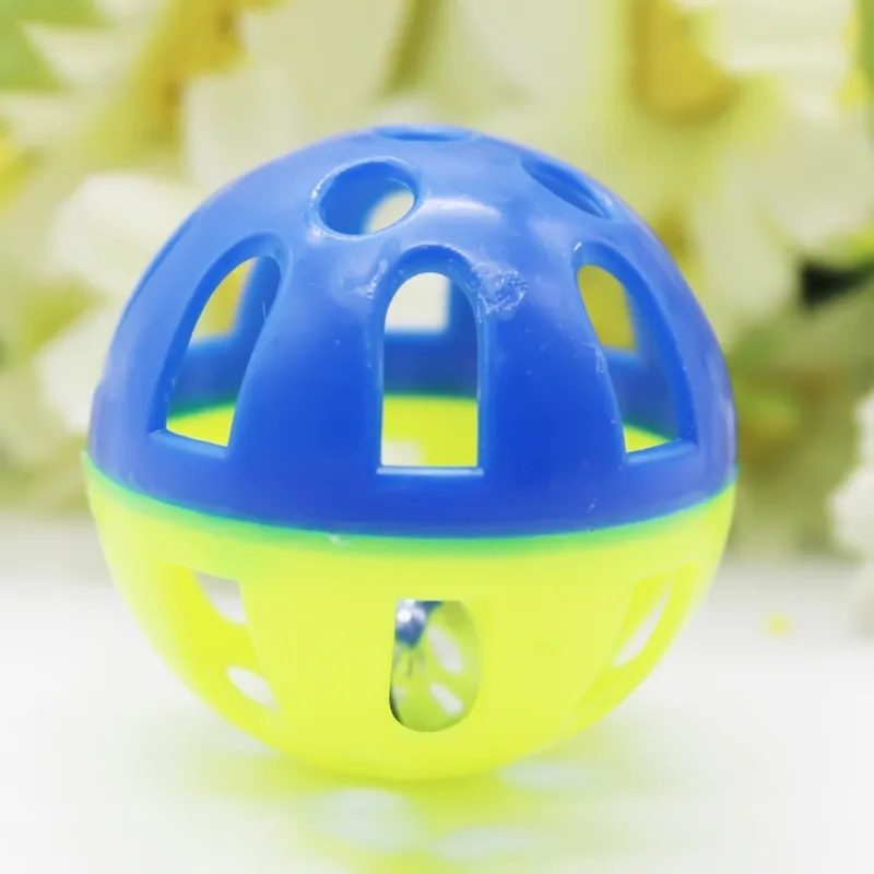 Funny Tinkle Bell Ball Toy Plastic Cat Playing Ball Cats Toys Interactive Ball Pets Favorite Accessory Pet Supplies Random Color - Цвет: Белый