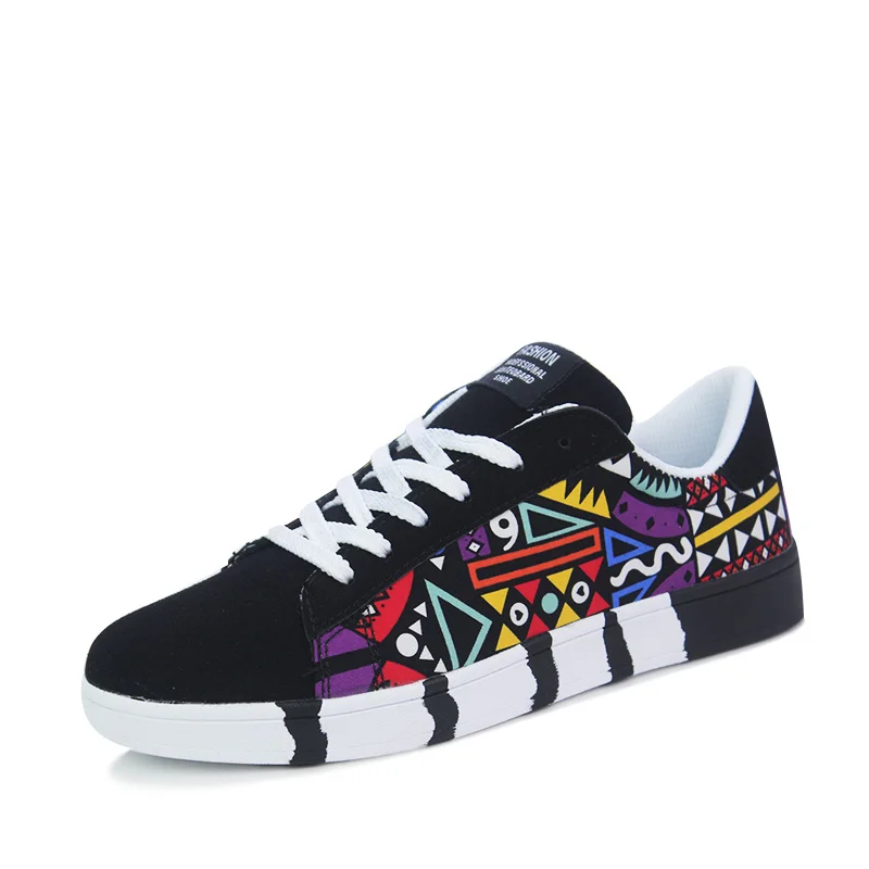 

New 2019 Spring Summer Lightweight Canvas Shoes Fashion Board Shoes Lace Up Sneakers Skateboarding Shoes Men Flats Shoes