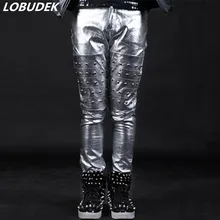 Серебристые кожаные брюки с заклепками, мужские длинные штаны в стиле панк для ночного клуба, певицы, рок, хип-хоп, костюм для выступлений, брюки