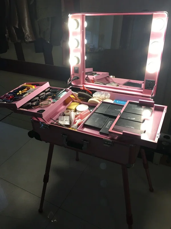 

Professional 4 Wheels Rolling Makeup Cosmetic Train Case with Mirror and Lights