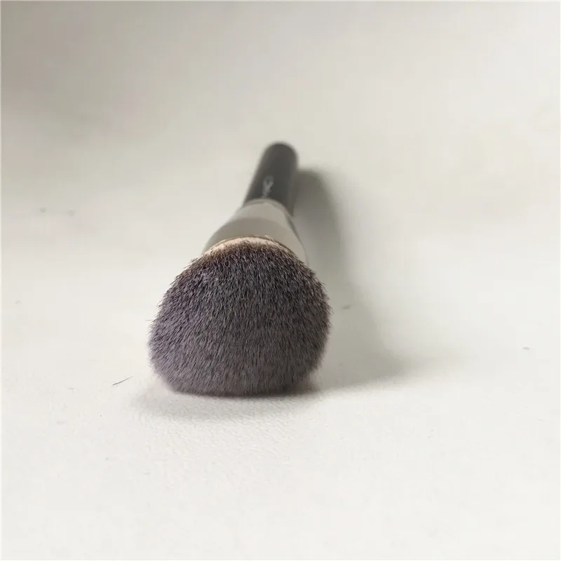 MAC 170 Synthetic Rounded Slant Brush _ 3