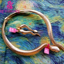 Высококачественный обаятельный красный змей потрясающий золотой цвет питон Хэллоуин ожерелье-змейка Torques