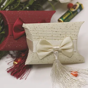 

100 X Beige & Red Tassel Paper Pillow Boxes Gift Bag Wedding Party Birthday Baby Shower Favor Package Supplies