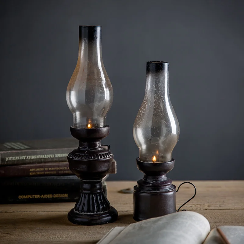 

Retro Vintage Kerosene Lamp Ornaments Resin Candlestick Props Creative Cheap Candle Holders Home Cafe Bar Wedding Decorations
