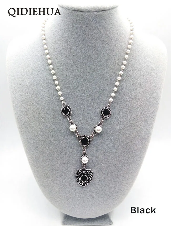 

Elegant Flower Simulated Pearl Choker Necklace Vintage Silver Love Heart Necklace for Women Chic Handmade Wedding Party Jewelry