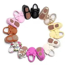Мокасины с твердой подошвой для малышей; милая обувь с бантом для первых ходунков; обувь из искусственной кожи для маленьких девочек; модная детская обувь для малышей