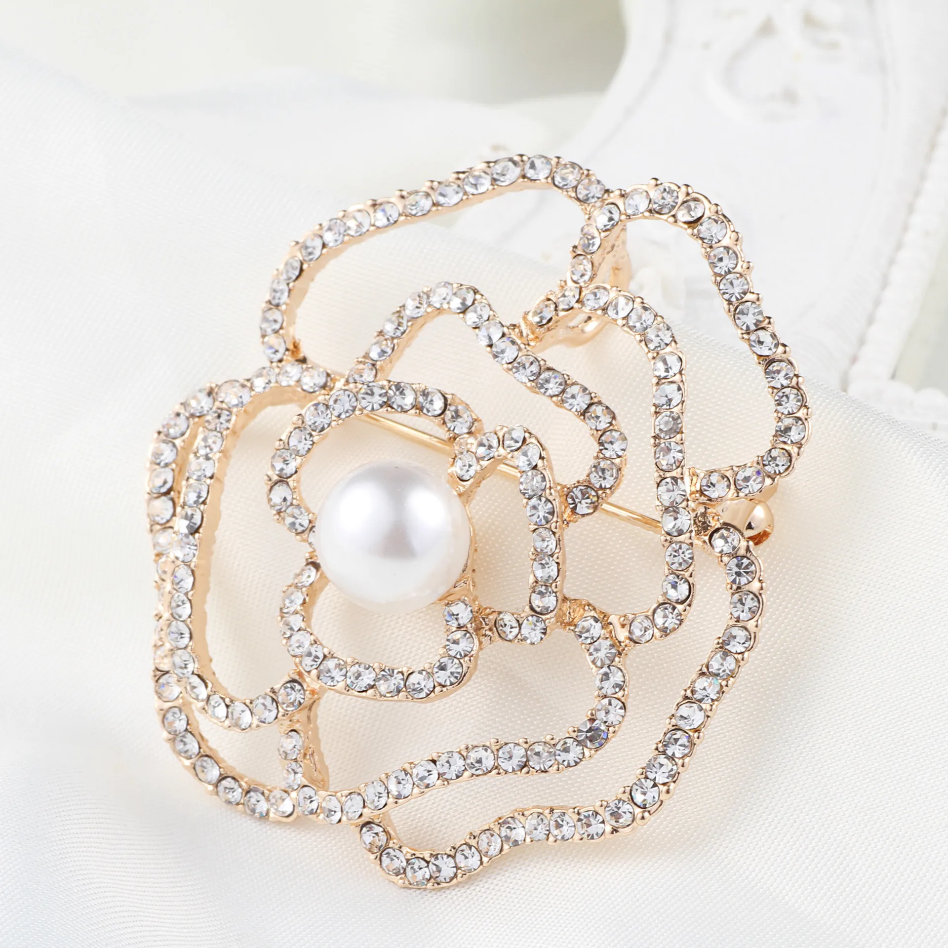 Newest 3pcs/Lot Hollow Out Crystal Rhinestone Rose Flower Brooches Garment ornaments Women Floral Alloy Brooch Pins 50*50mm | Украшения и