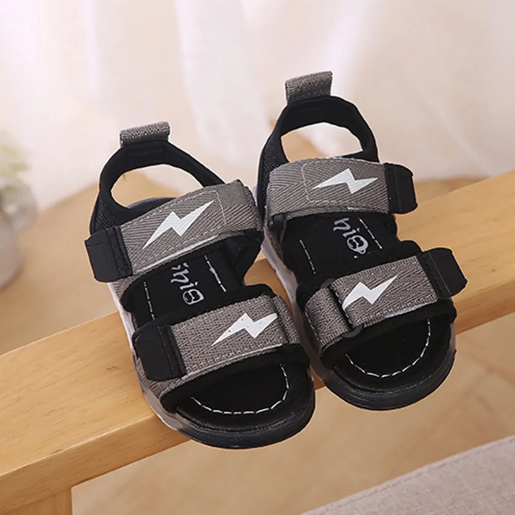 MUQGEW/ летние детские сандалии для маленьких мальчиков и девочек; светящаяся обувь с подсветкой; детские спортивные пляжные сандалии с открытым носком на плоской подошве