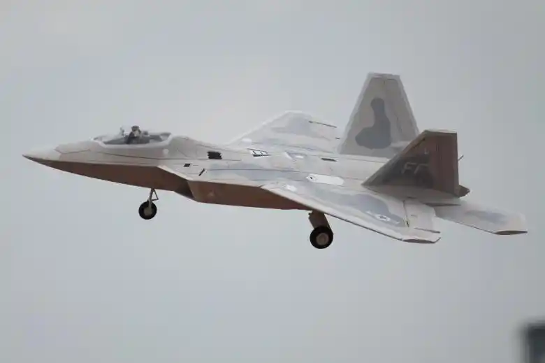 Электрический радиоуправляемый самолет F22 Модернизированный 4S версия PNP - изображение