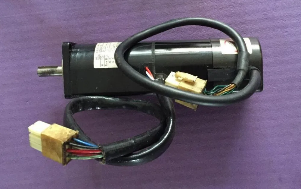 Используется в хорошем состоянии Серводвигатель SGM-01A316C