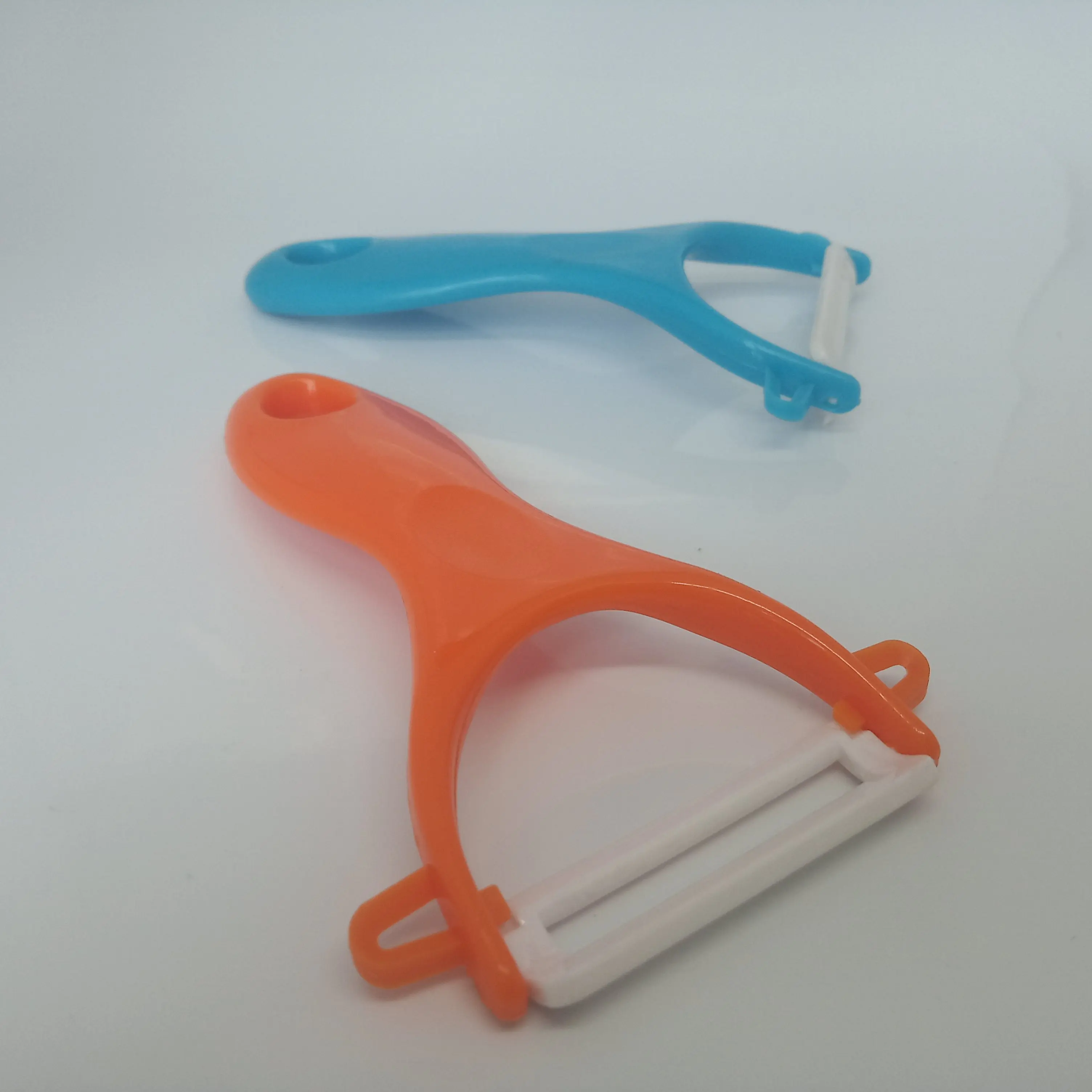 

Multifunctional Ceramic & PP Peeler Vegetable Fruit Peeler with Non-slip Comfortable Handle Peelers Zesters Knife C