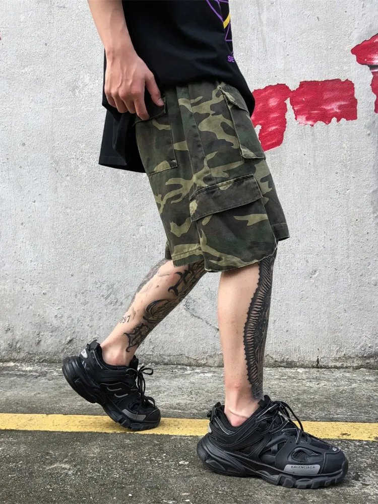 Mens Camouflage Hip Hop Shorts Stitching Pockets Cargo Shorts Casual Elastic Waist Drawstring Sportswear Streetwear Short Pants