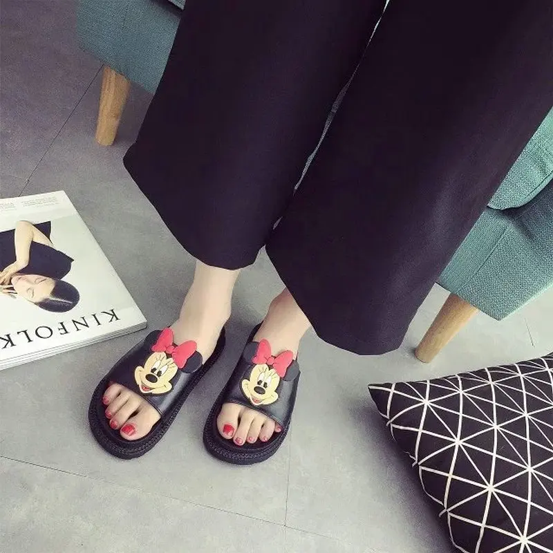 

2019 summer new slippers female flat Mickey cartoon open toe sandals and slippers female summer thick bottom lazy