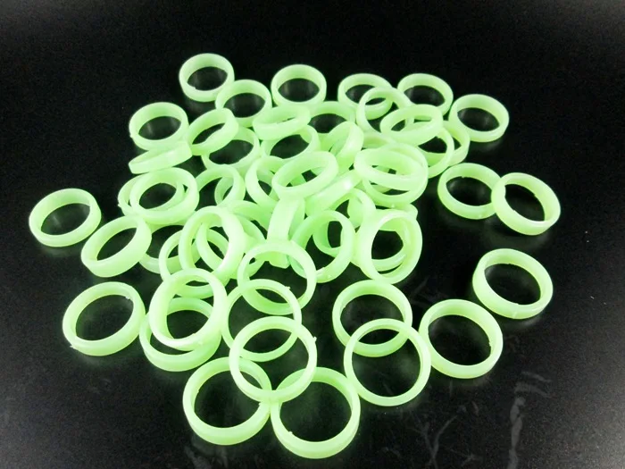 

New Quality 100pcs/lot Luminous Toy Concert Props Ring Green Fluorescence Tricky Toys Children Toy
