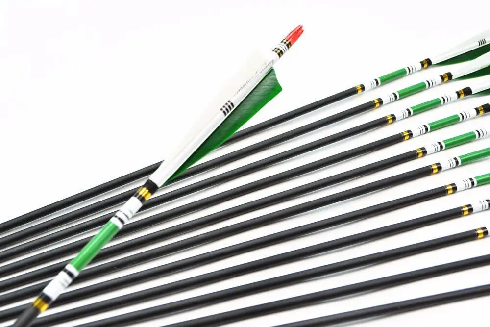 Billige UNS RU 6 12 24 stücke 80 85cm 2 Grün und 1 Weiß Pfeile Wirbelsäule 500 carbon Pfeile OD7.6mm ID6.2mm Türkei Feder für Jagd Schießen