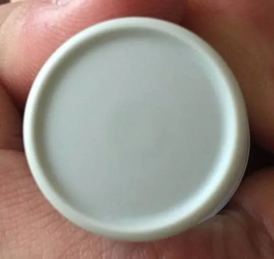 grey cap