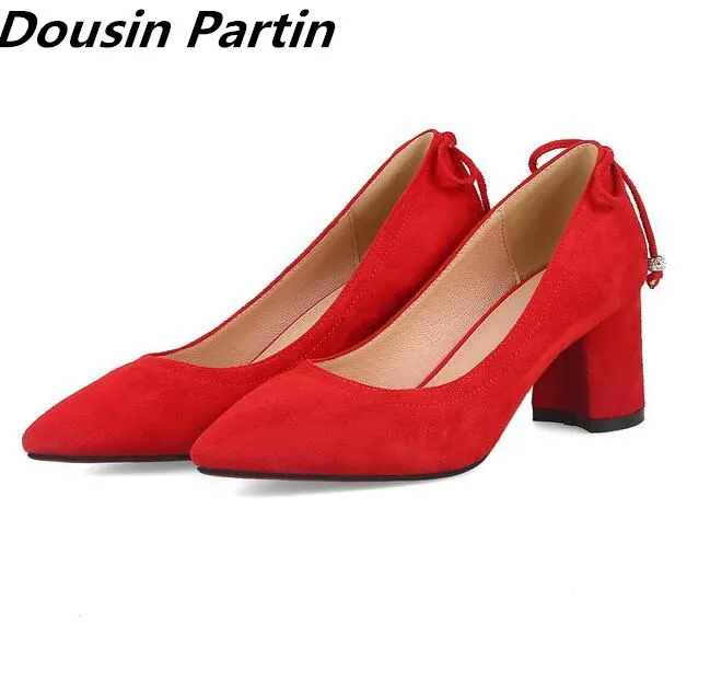 Dousin partin 2018 최신 스타일 지적 발가락 thich 하이힐 레이스 여성 펌프 스웨이드 가죽 여성 신발 숙 녀 발 뒤꿈치