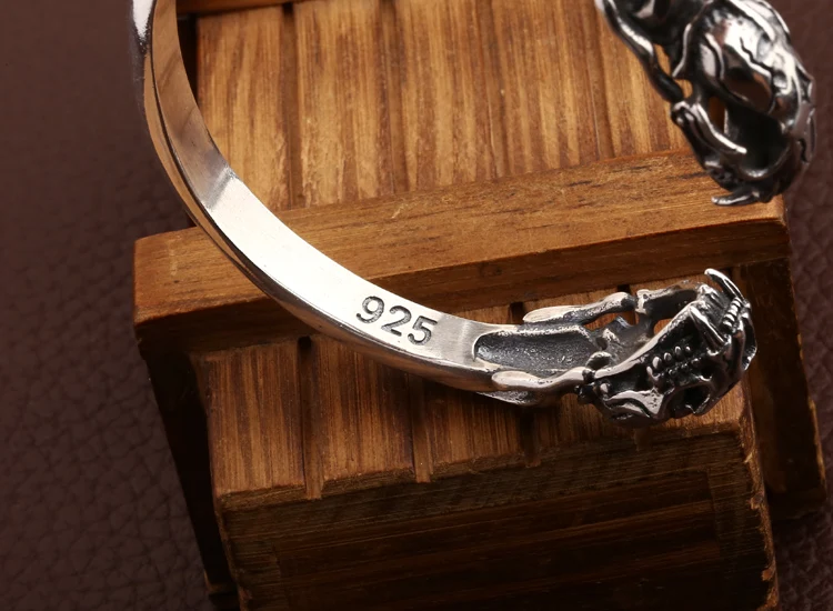 silver-tiger-bangle001I