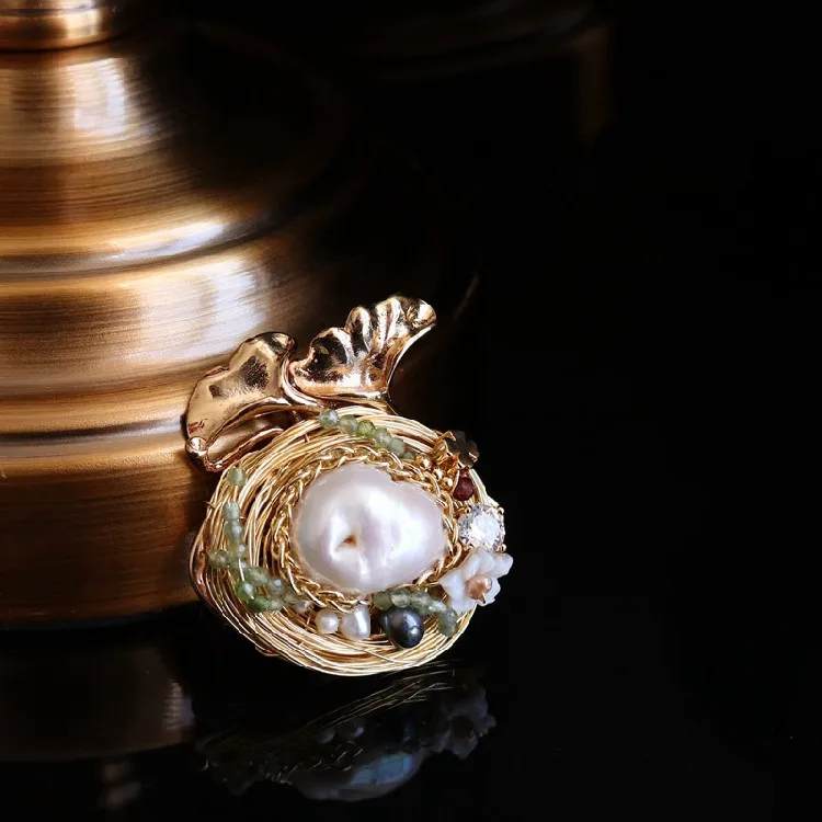 round pearl brooch (19)