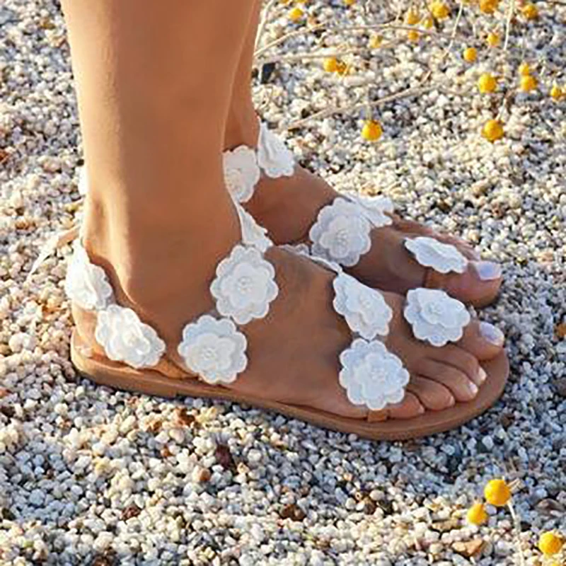 2019 الصيف النساء الصنادل الحلو زهرة بيضاء مسطحة القاع مجموعة السيدات أزياء كبير حجم الأحذية 35-43 الشاطئ المصارع صندل