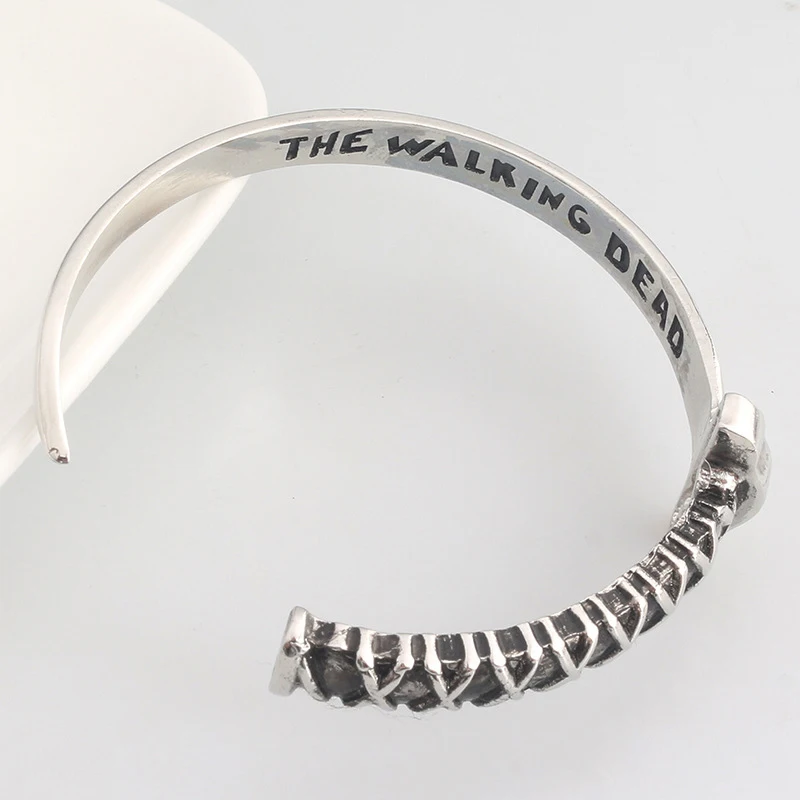 

2019 The Walking Dead Bracelets & Bangles Machete Thread Charm Women and Men Bracelets & Bangles