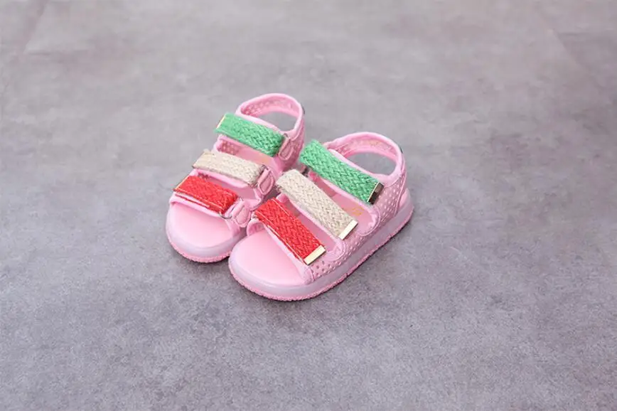 Лето детская светодиодный свет обувь Boys'Sandals для девочек пляжная обувь Цветной корейский полые воздухопроницаемая обувь