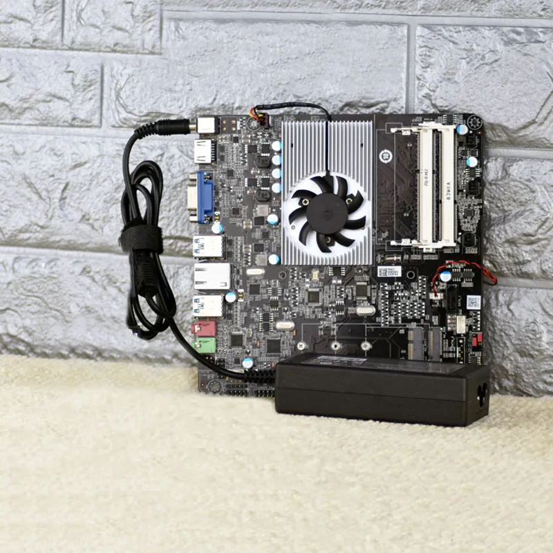 حاسوب شخصي مكتبي رقيقة البسيطة N3160 المتكاملة J3160 أربعة النواة THIN-ITX PC البسيطة اللوحة العاصمة بالطاقة مع موائم مصدر تيار