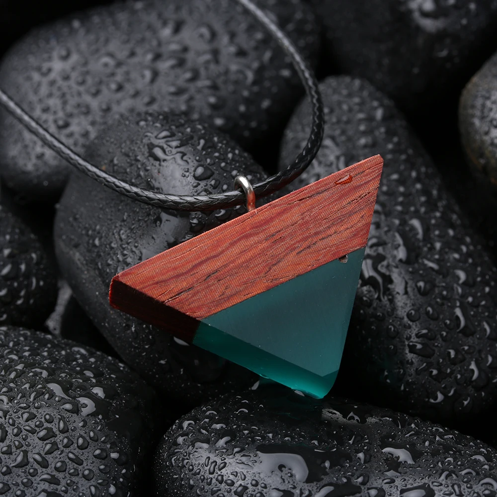 

1 PC Charm Popular Triangle Resin Wood Pendant Resin Rope Chain Purple Sandalwood of the Ocean Necklace