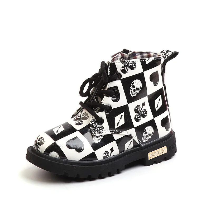 

2019 new children's spring and autumn Martin boots boys and girls black and white grid hearts poker shoes