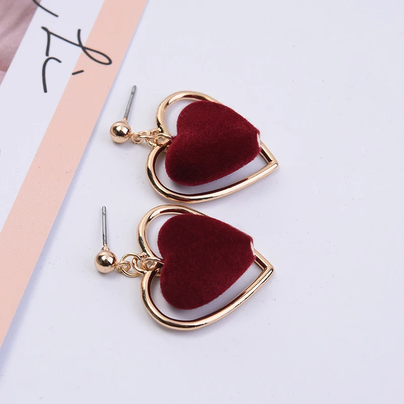 

Modern Women's Earrings 2018 Vintage Hollow Heart Earrings Cute Plush Dangle Earrings For Women/Lady Accessories Jewelry Gift