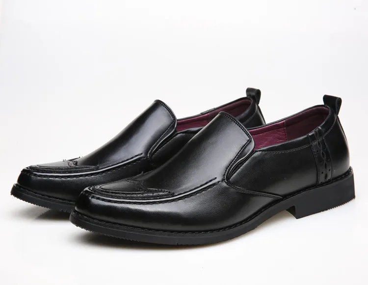 Новинка; мужские повседневные кожаные туфли в деловом стиле; Лоферы без застежки с острым носком в британском стиле; модные мужские дизайнерские износостойкие туфли с резным узором - Цвет: black