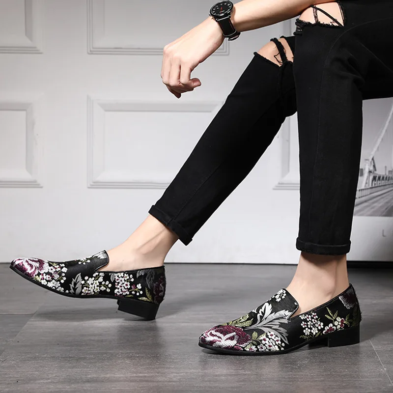 Male Embroidered Floral Loafers Men Smoking Slippers British Male Wedding and Party Dress Shoes Plus Size 38-48 casual shoes,leather shoes