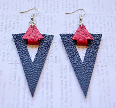 

Triangle earrings Wood Mould is compatible with most leading machines Mold thickness: 15.8mm