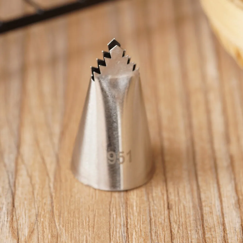 

#951 Large Size Leaves Nozzles Cake Decoration Baking Tools Stainless Steel Icing Piping Nozzle Cream Tip for Cupcake Pastry