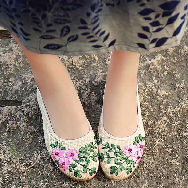 

Women Flat Shoes Embroider Flax Loafers Ethnic Handmade Female Slip On Breathable Single Shoes Fashion Ladies Casual Footwear