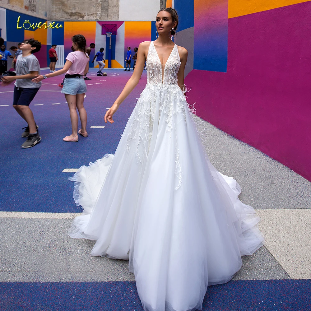 

Loverxu Sexy V Neck Backless Lace Vintage Wedding Dresses 2019 Luxury Appliques Feathers Beaded Court Train A Line Bridal Gowns