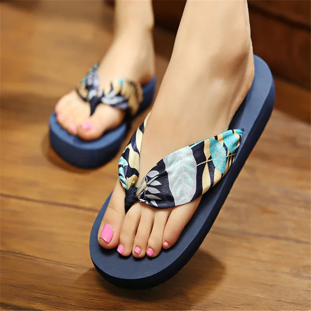 Assured Sexy teen girls in sandals Sexy teen girls in sandals
