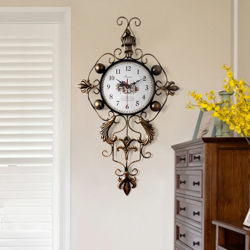 Wall Clock Personality Clock Simple Retro Atmosphere Atmosphere Clock Wall Clock Dark gold  