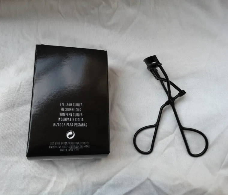 

BB-Series Perfect Eyelash Curler - Stainless Eyelash Cuerler with Silicone Refill Pad in Retail box - Beauty Makeup Tools