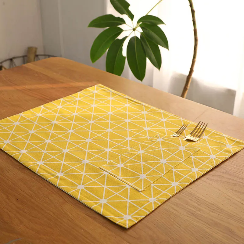 

BEWITH 4 Colors Cloth Table Mats & Placemat With Pocket for Kitchen & Dining Table Decorations Manteles Individuales De Mesa