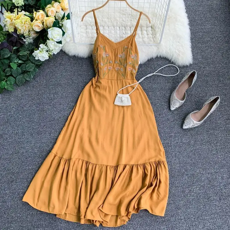 

Neploe Heavy Flower Embroidery Summer 2019 Women Dress Sexy Camis Vestidos Vintage V-Neck Backless Ruffles A-Line Dresses 43167